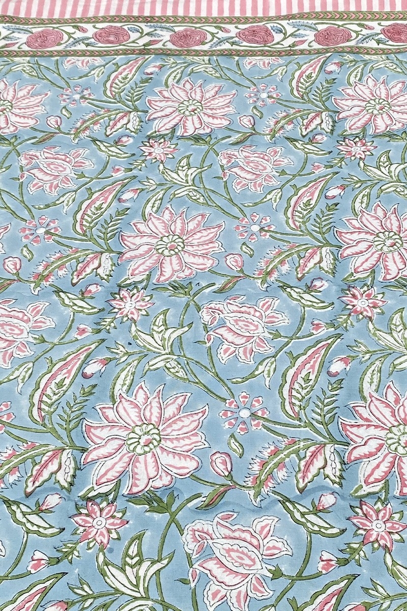 Toalha de mesa Calypso Blue – azul/rosa – 100% algodão – estilo boho chic – Jardim Botânico – Miss June Paris – 6