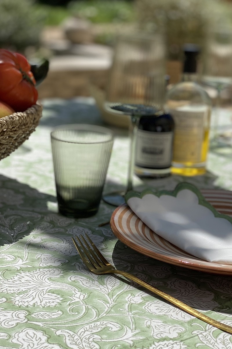 Toalha de mesa Celadon Green – 100% algodão – estampa floral – estilo boho chic – Jardim Botânico – Miss June Paris – 5