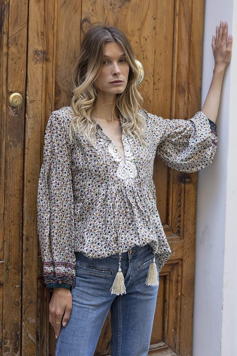 Miss June Paris, Blusa Divina