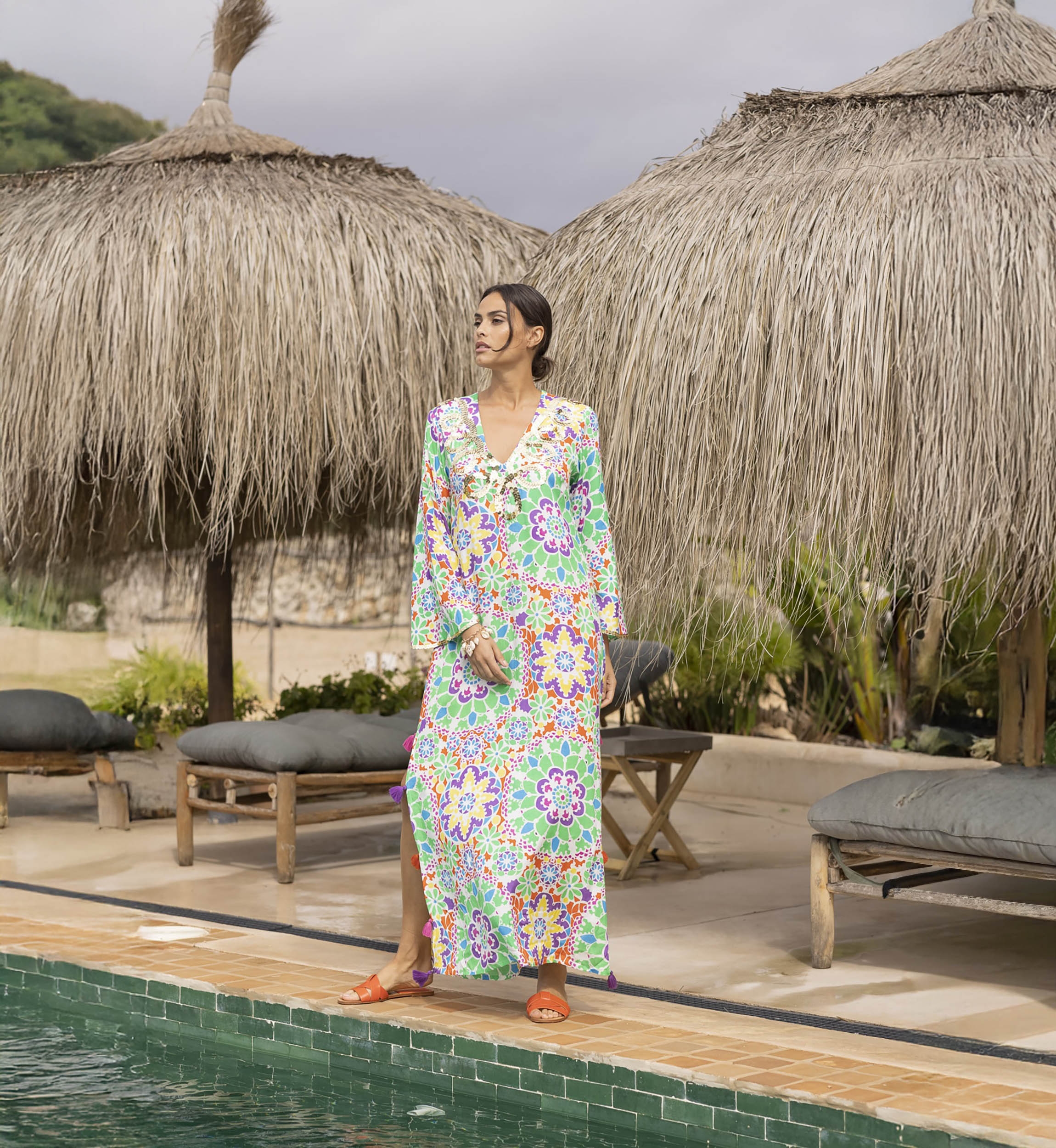 Robe longa GUELIZ: cor verde/laranja - peitilho decorado - detalhes florais - manga longa boêmia - Miss June Paris - 2