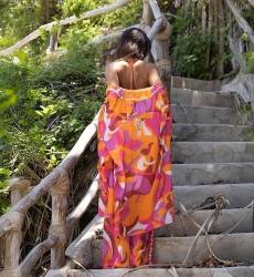 Short Kimono Nova – pink/fuchsia – long sleeves – golden details – printed – boho-chic touch – Miss June Paris – 3