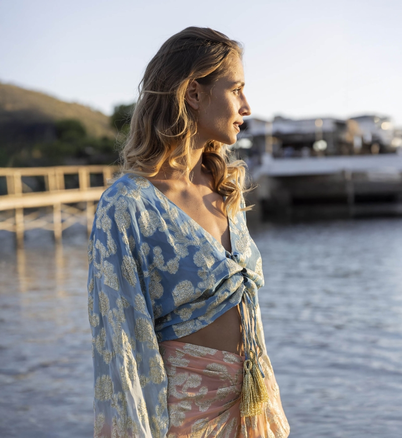 Top Sunday - azul / Mangas Degradê Pêssego - Mangas Longas - Estilo Boho - Decote V - Miss June Paris - 2