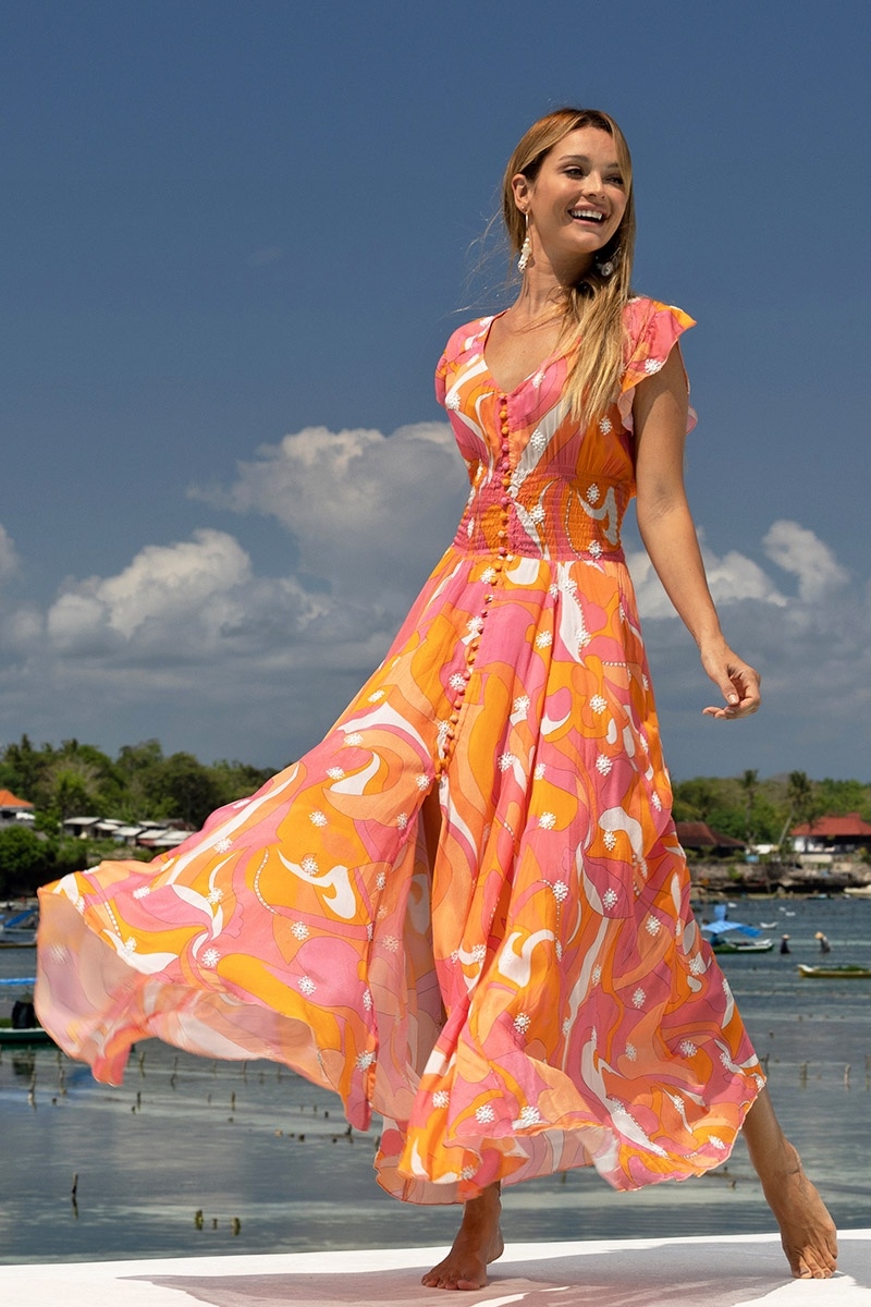 Vestido Largo Scarlett – rosa/naranja – estampado bohemio – escote en V – cinturón fruncido – Miss June Paris – 3