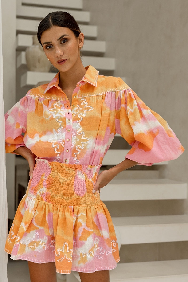 Falda Lelya – naranja/rosa – detalles bordados – estilo fruncido – estampado tie-dye – bohemio – Miss June Paris – 3