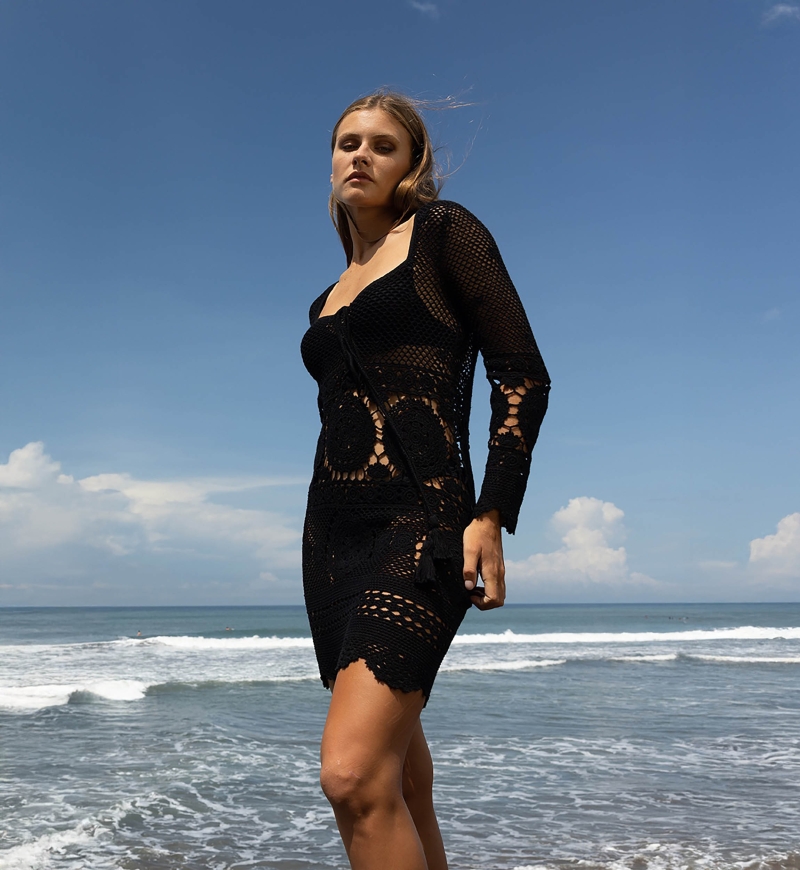 Vestido Curto Amelia - Preto - Decote Ajustável - Vestido de Crochê - Mangas Longas - Estilo Boêmio - Miss June Paris - 2