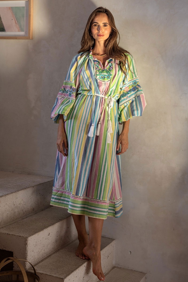 Vestido longo Veronica - estampa de listras - mangas longas bufantes - cinto combinando - Miss June Paris - 4