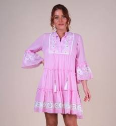 Vestido curto Cecilia - rosa com bordado branco - renda delicada - textura refinada - Miss June Paris - 5