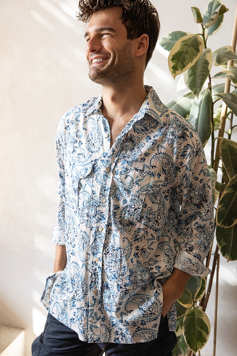 Camisa Filandia – blanca – estampado paisley / azul – mangas largas – bolsillos frontales – colección Shay – Miss June Paris – 5