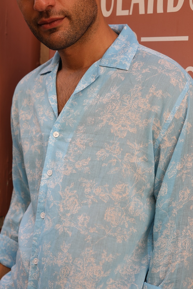 Camisa Salento – azul – estampa floral branca – mangas longas – tecido leve – coleção Shay – Miss June Paris – 3