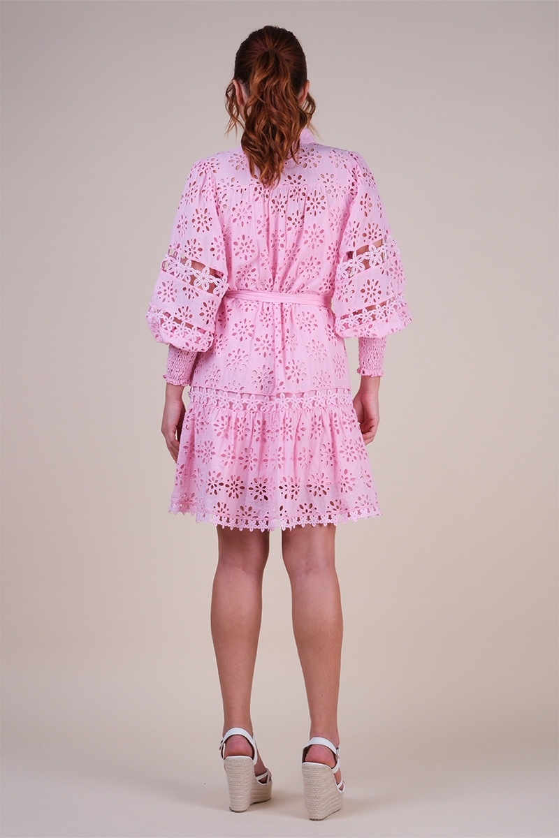 Vestido curto Oriana - rosa - mangas longas - punhos com bainha - bordado delicado - Miss June Paris - 6