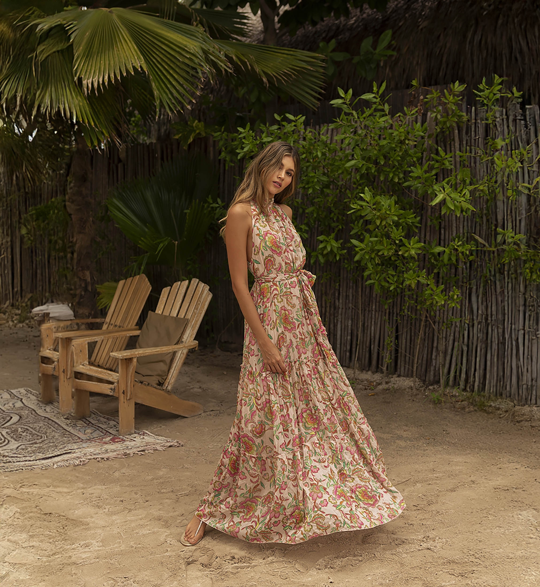 Vestido Longo Marcella: rosa/multicolorido - estampa floral - decote amarrado - cinto combinado - Miss June Paris - 2