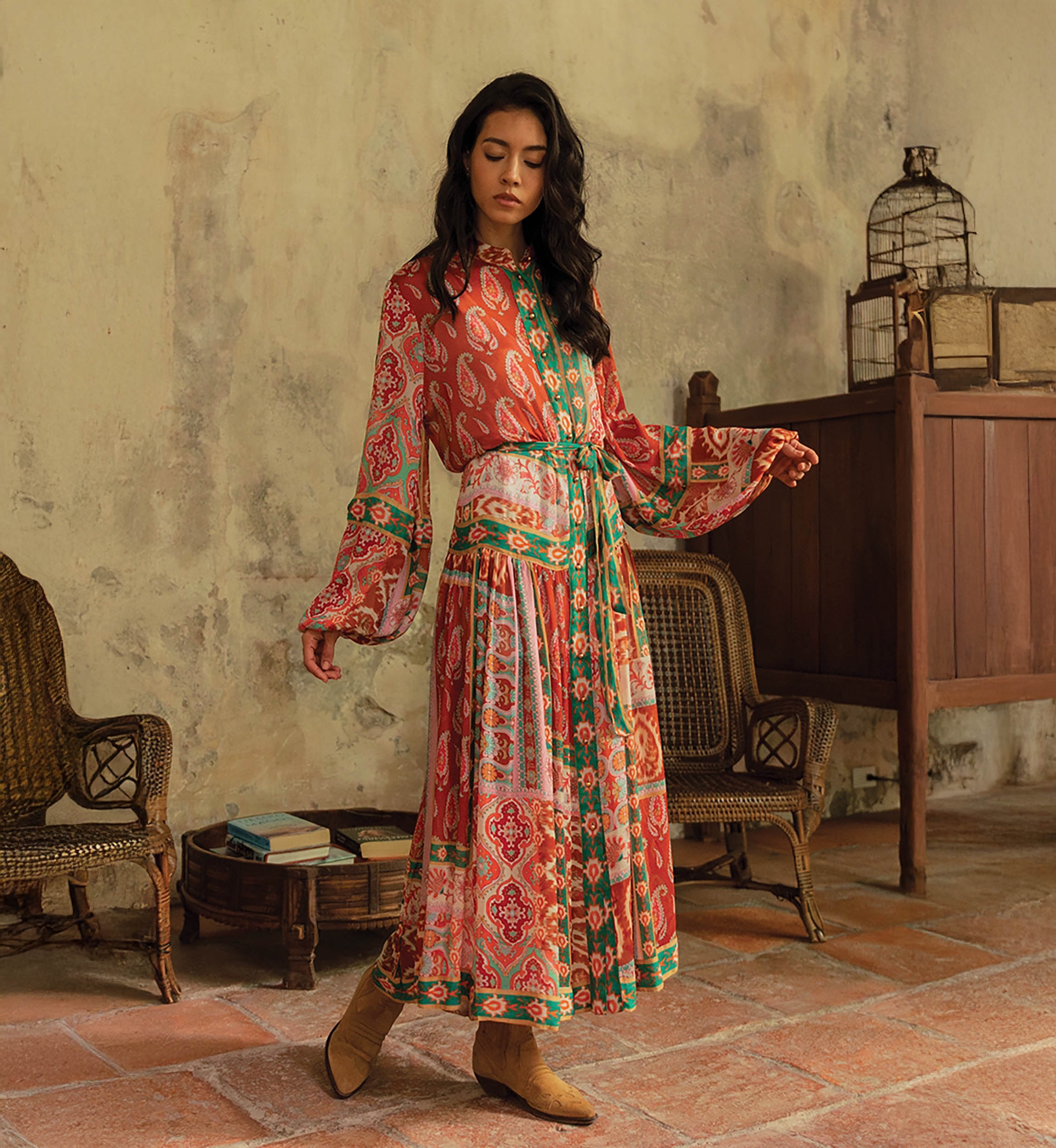 Vestido longo Jazmin - estampado paisley - multicolorido - cinto a condizer - Miss June Paris - 1