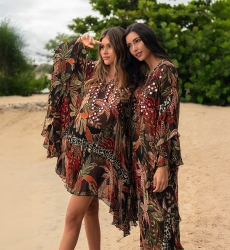 Caftan curto Ximena - preto - estampa vegetal - babador adornado com espelhos brilhantes - Miss June Paris - 2