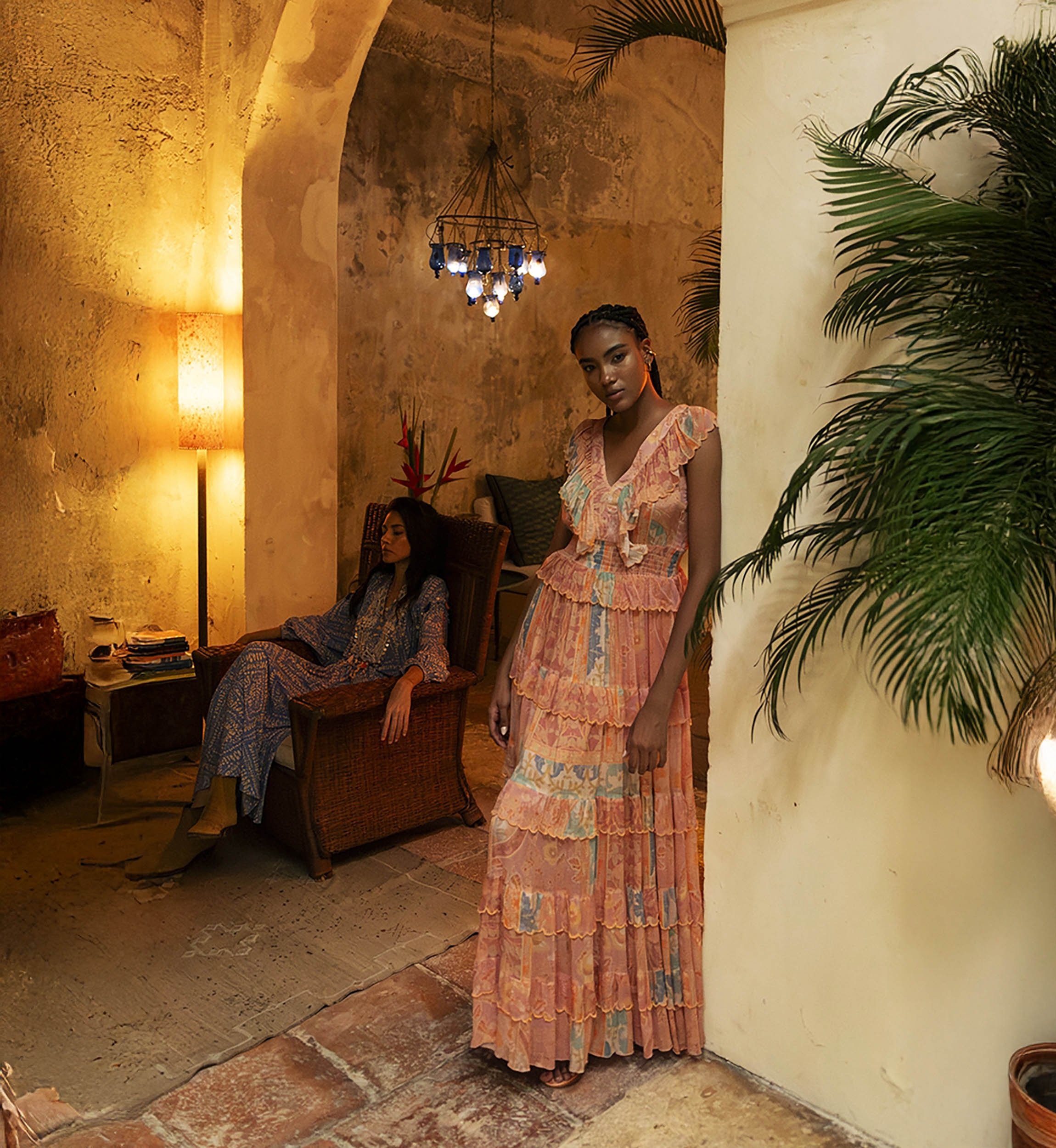 Vestido longo Estefania - vestido com babados - decote em V - pêssego - estampa floral - Miss June Paris - 3