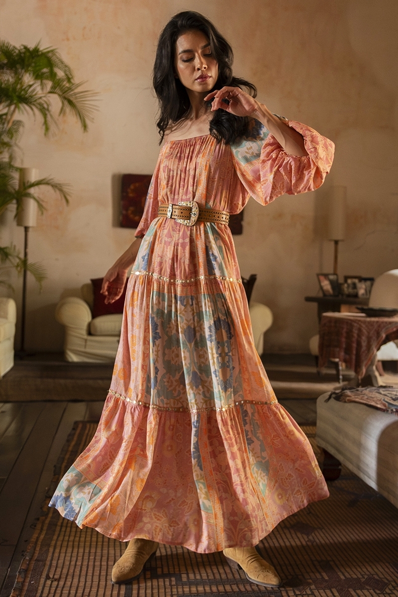 Vestido longo Martina - pêssego - estampa floral - mangas bufantes - cinto - ombros descobertos - Miss June Paris - 3