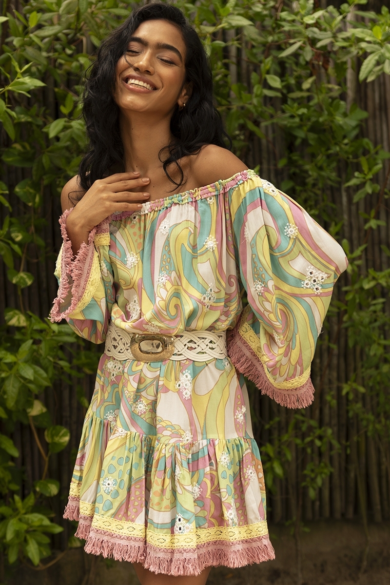 Vestido curto Gina - estampas em tons pastéis - bordado adornado com espelhos brilhantes - Miss June Paris - 2