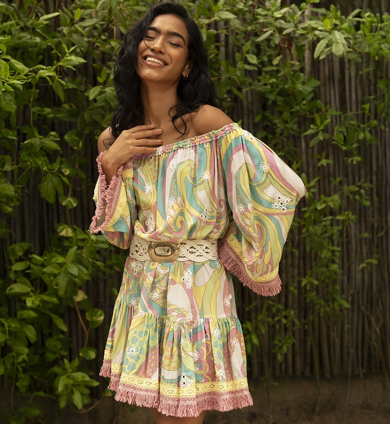 Vestido curto Gina - estampas em tons pastéis - bordado adornado com espelhos brilhantes - Miss June Paris - 2