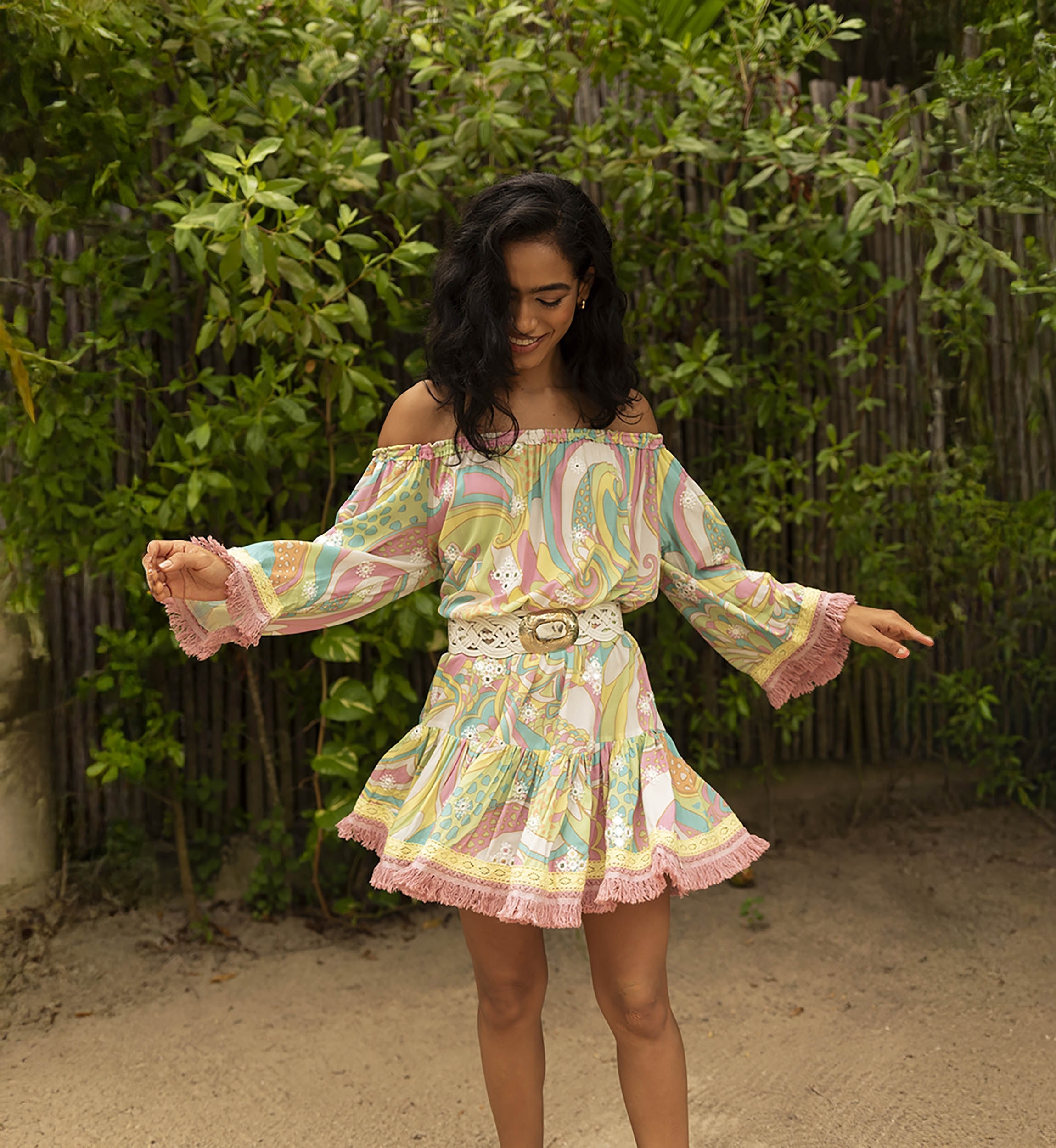 Vestido curto Gina - estampas em tons pastéis - bordado adornado com espelhos brilhantes - Miss June Paris - 3