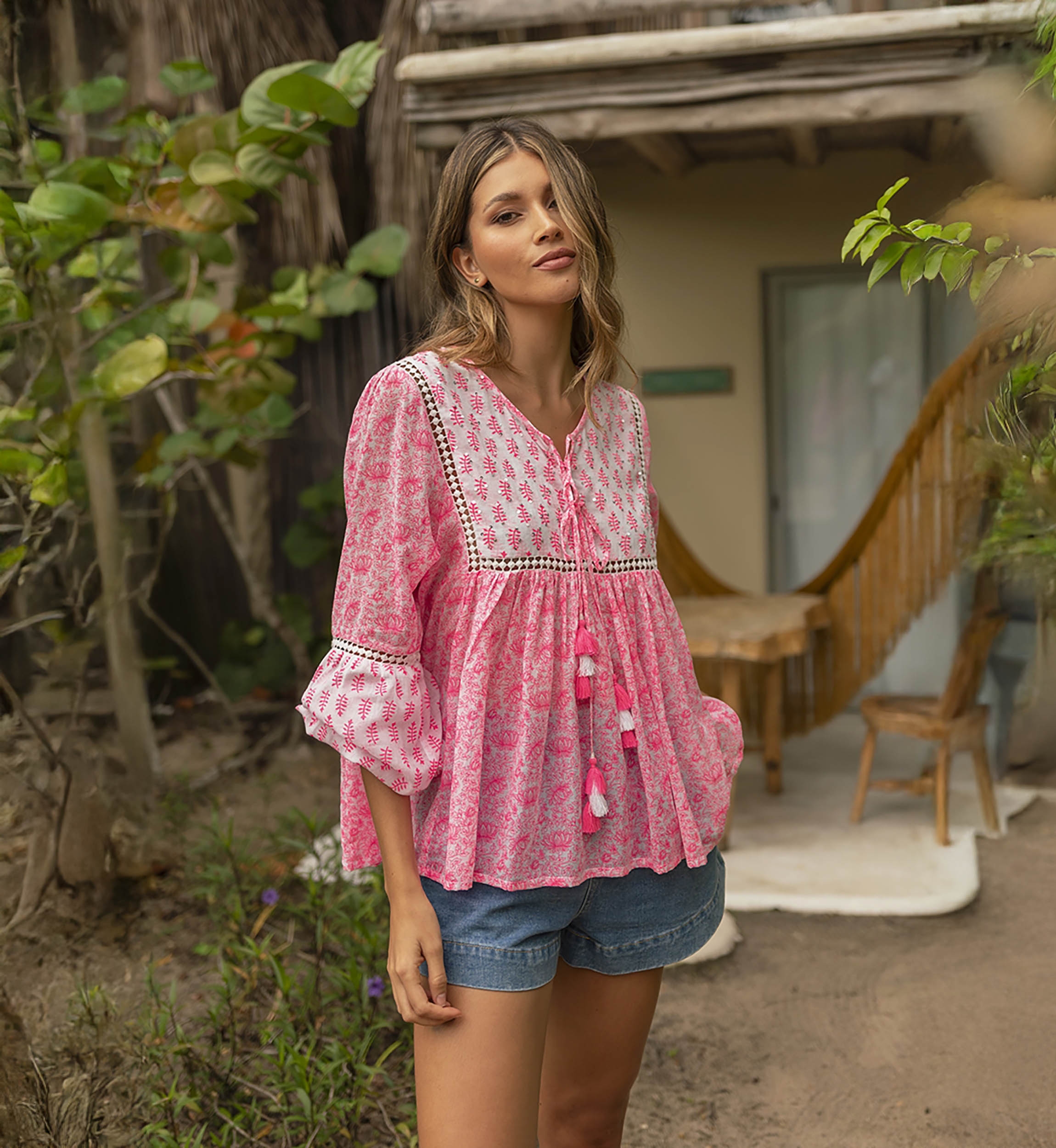 Blusa Sieralia - rosa neón - adornada con lentejuelas y encaje - pechera de lentejuelas - manga larga - Miss June Paris - 1