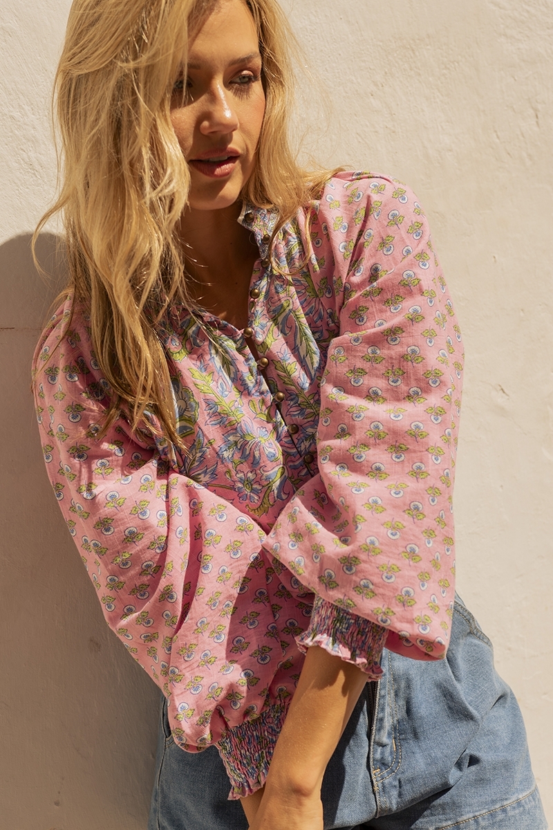 Blusa Raquel - gola alta - design floral - duas cores encantadoras - azul e rosa - mangas longas - Miss June Paris - 4
