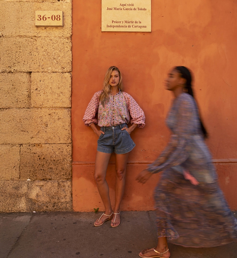 Blusa Raquel - cuello alto - diseño floral - dos colores hechizantes - azul y rosa - manga larga - Miss June Paris - 1
