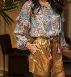 Blusa Renata - azul claro - estampa paisley rosa e dourada - mangas longas - Miss June Paris - 2