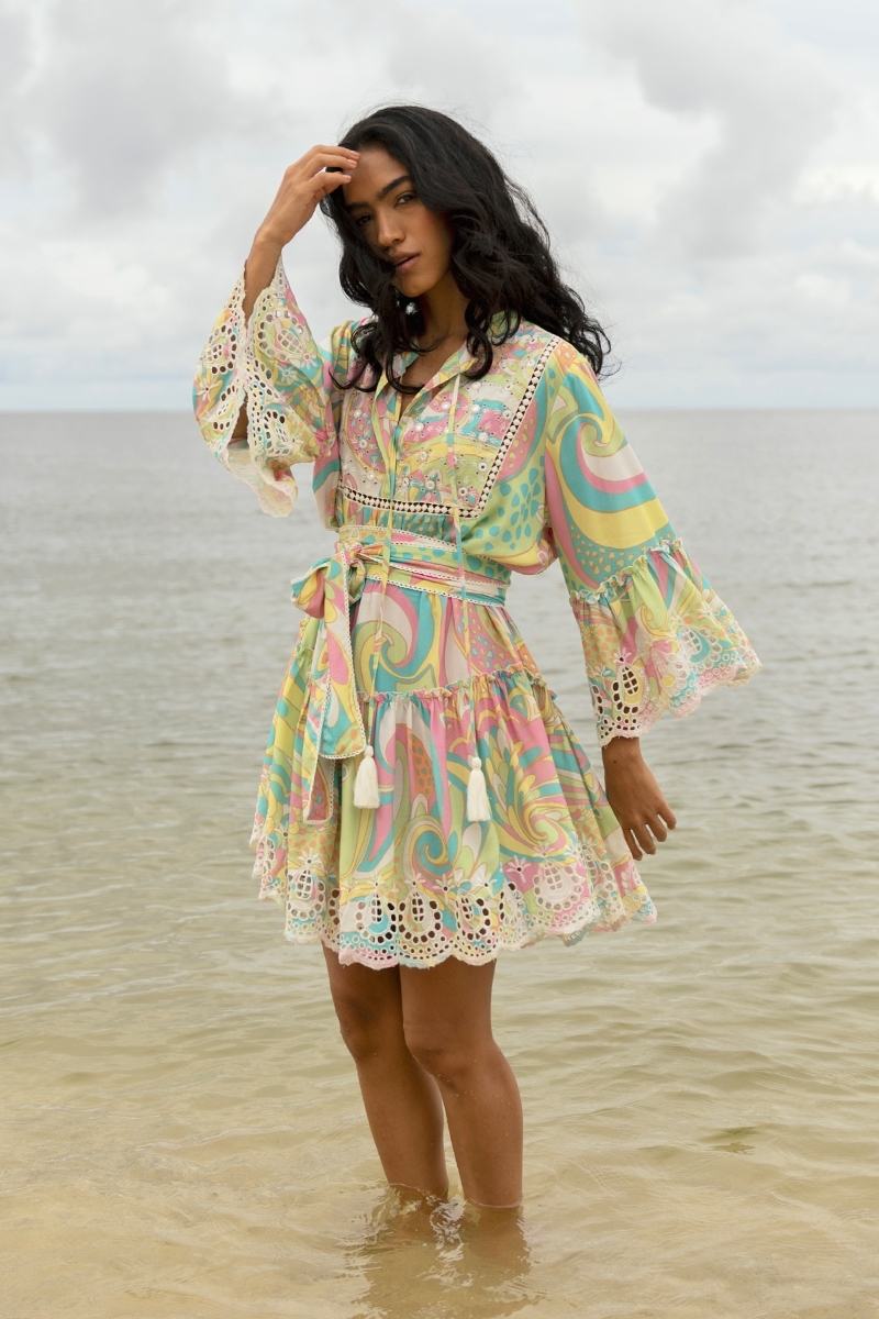 Vestido Curto Querida: cores pastéis - estilo casual - bordado - adornado com pequenos espelhos - Miss June Paris - 1