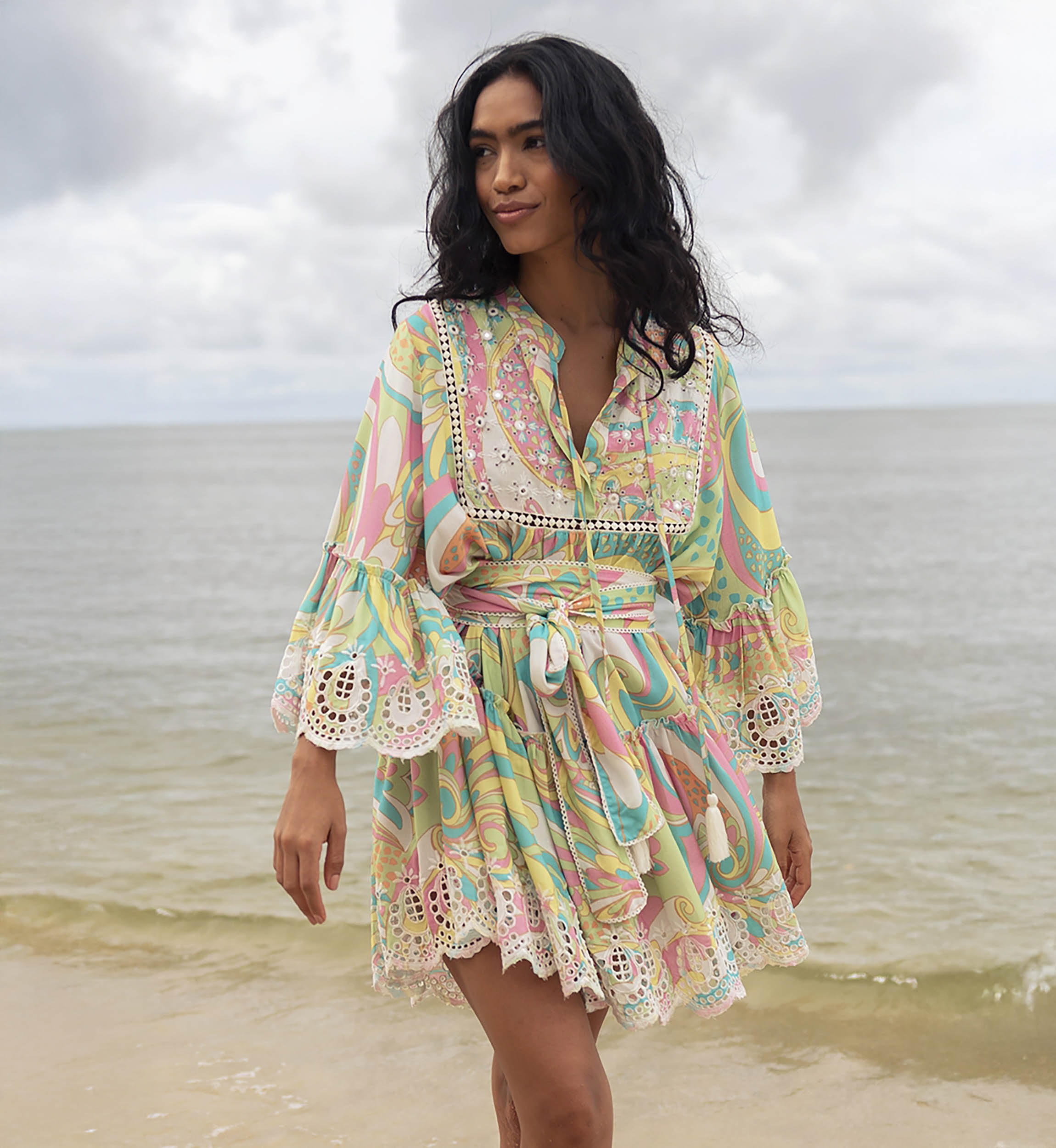 Vestido Curto Querida: cores pastéis - estilo casual - bordado - adornado com pequenos espelhos - Miss June Paris - 2