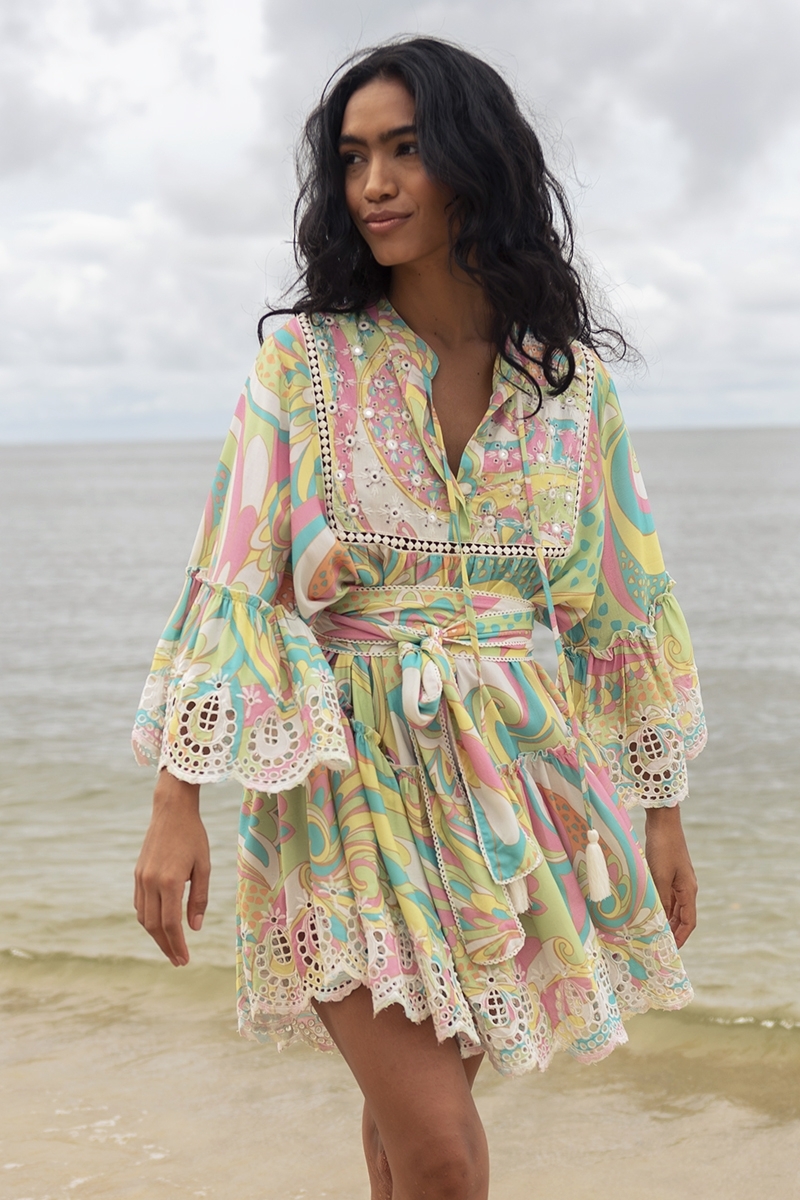 Vestido Curto Querida: cores pastéis - estilo casual - bordado - adornado com pequenos espelhos - Miss June Paris - 2