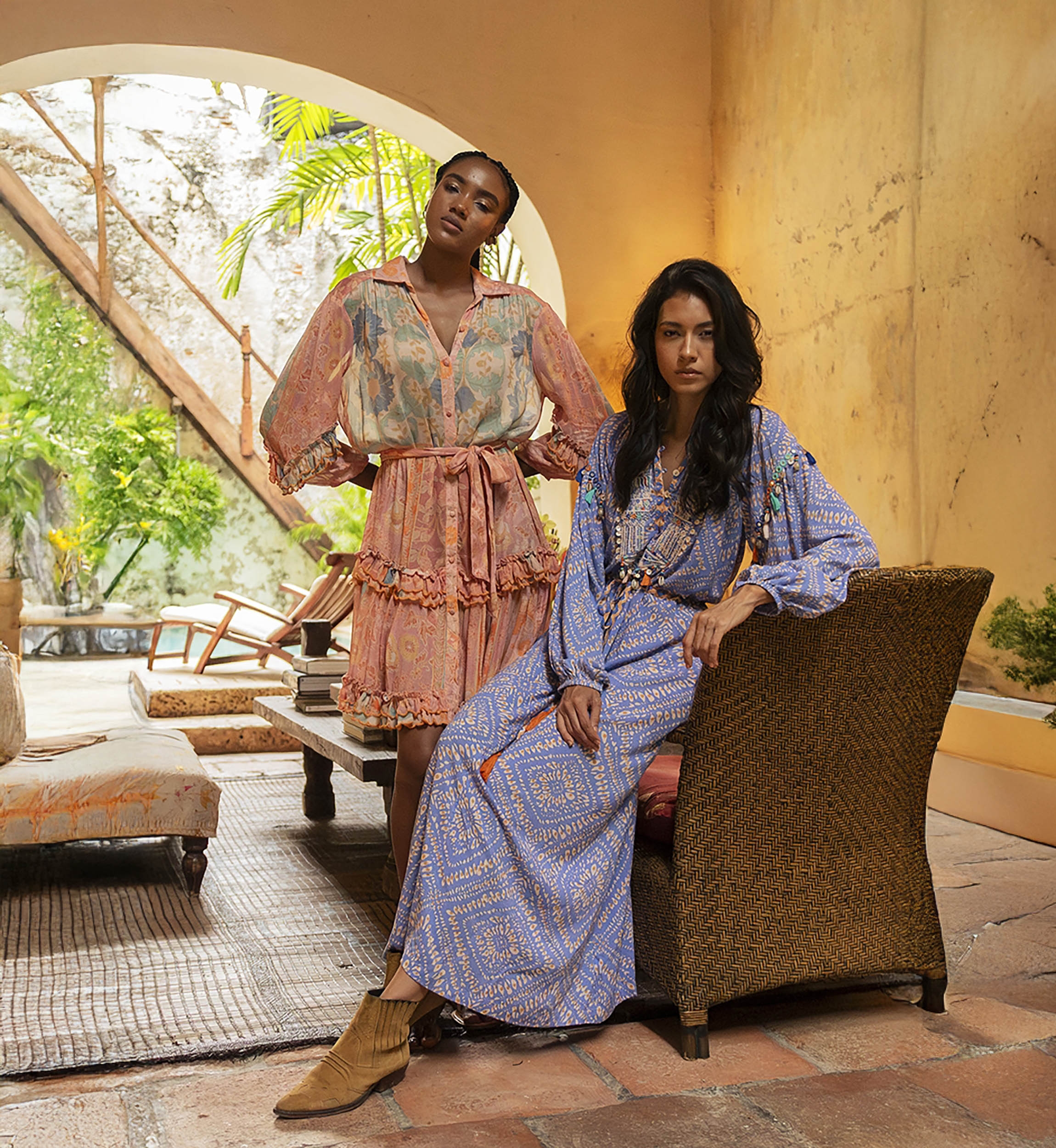 Vestido longo Alina - lilás pastel - estampa original - toques de laranja flamejante - mangas longas - Miss June Paris - 3