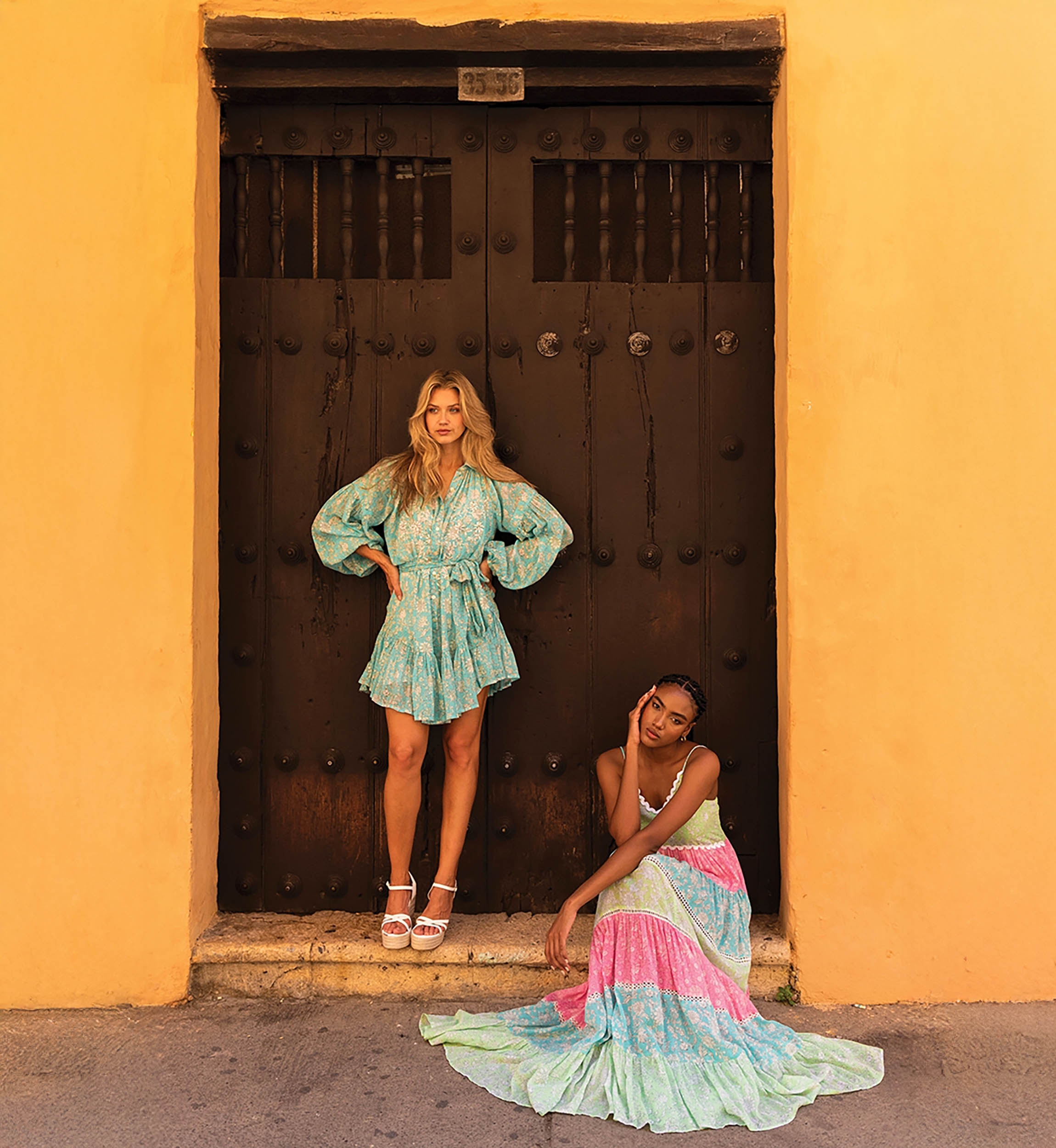 Vestido curto Pia - azul - mangas longas - bordado com lantejoulas - Miss June Paris - 2