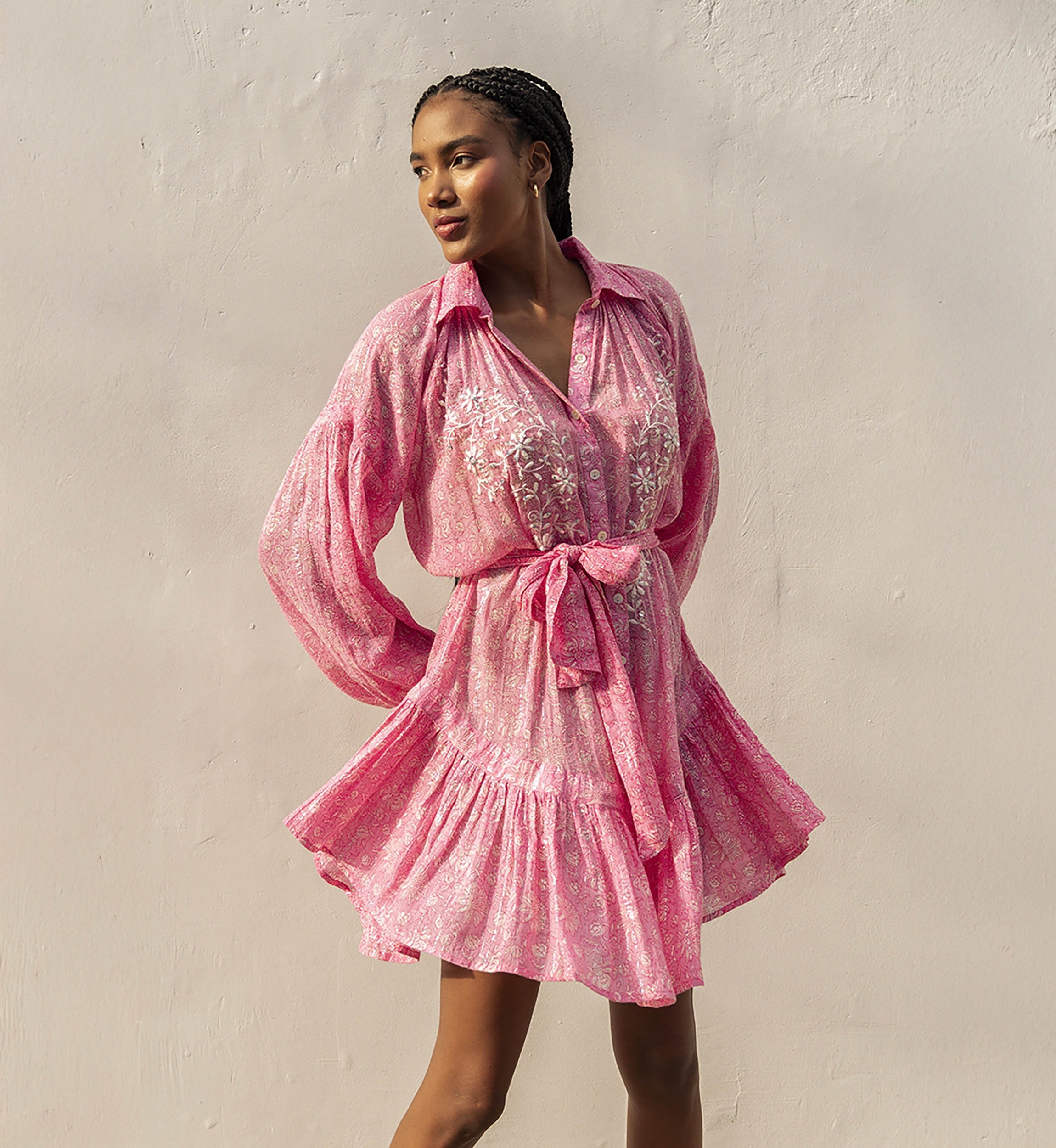 Vestido curto Pia - rosa - mangas longas - bordado com lantejoulas - Miss June Paris - 3