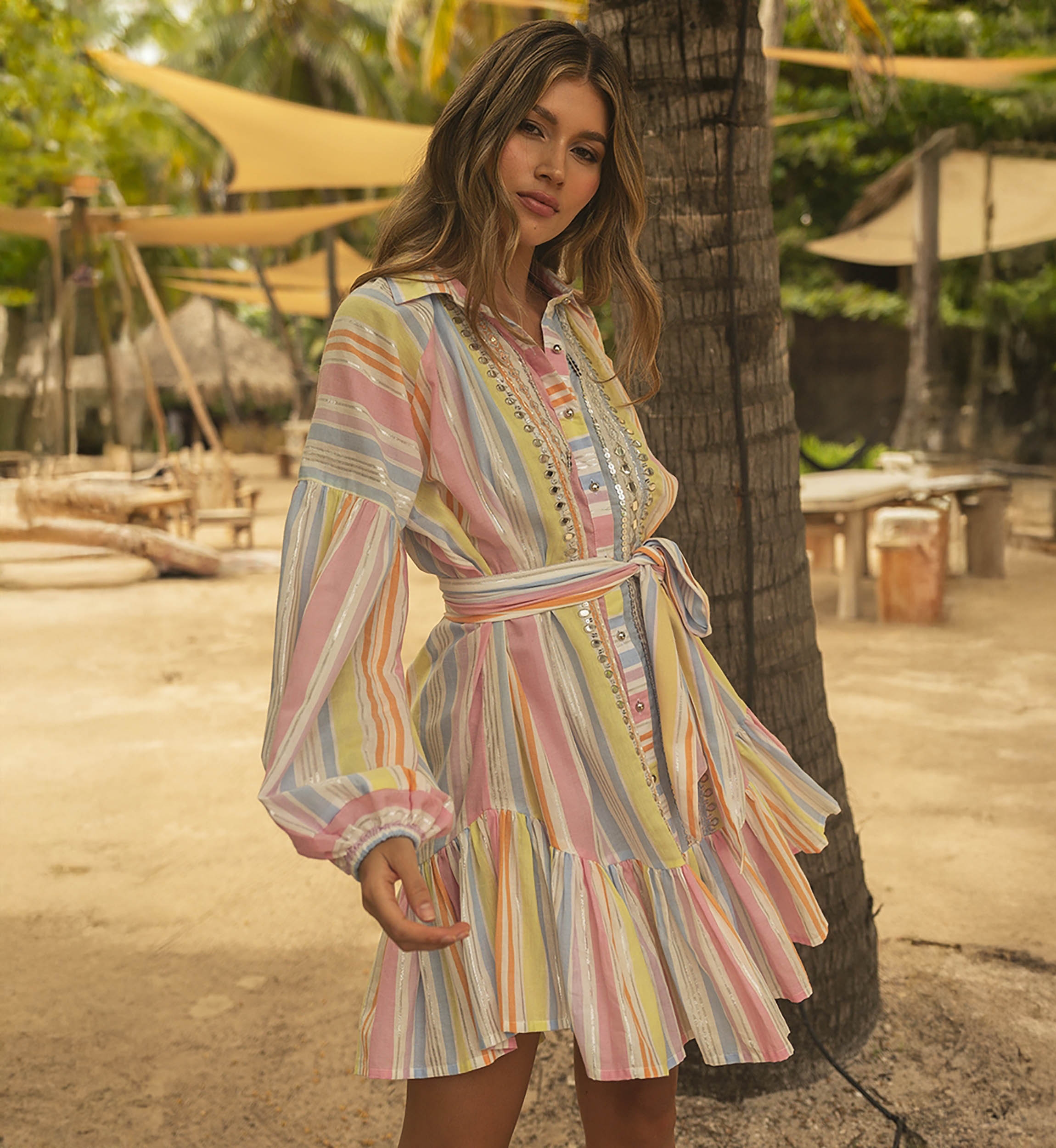 Vestido Curto Antonia: multicolorido - listrado - peitoral adornado com espelhos - mangas longas - Miss June Paris - 3