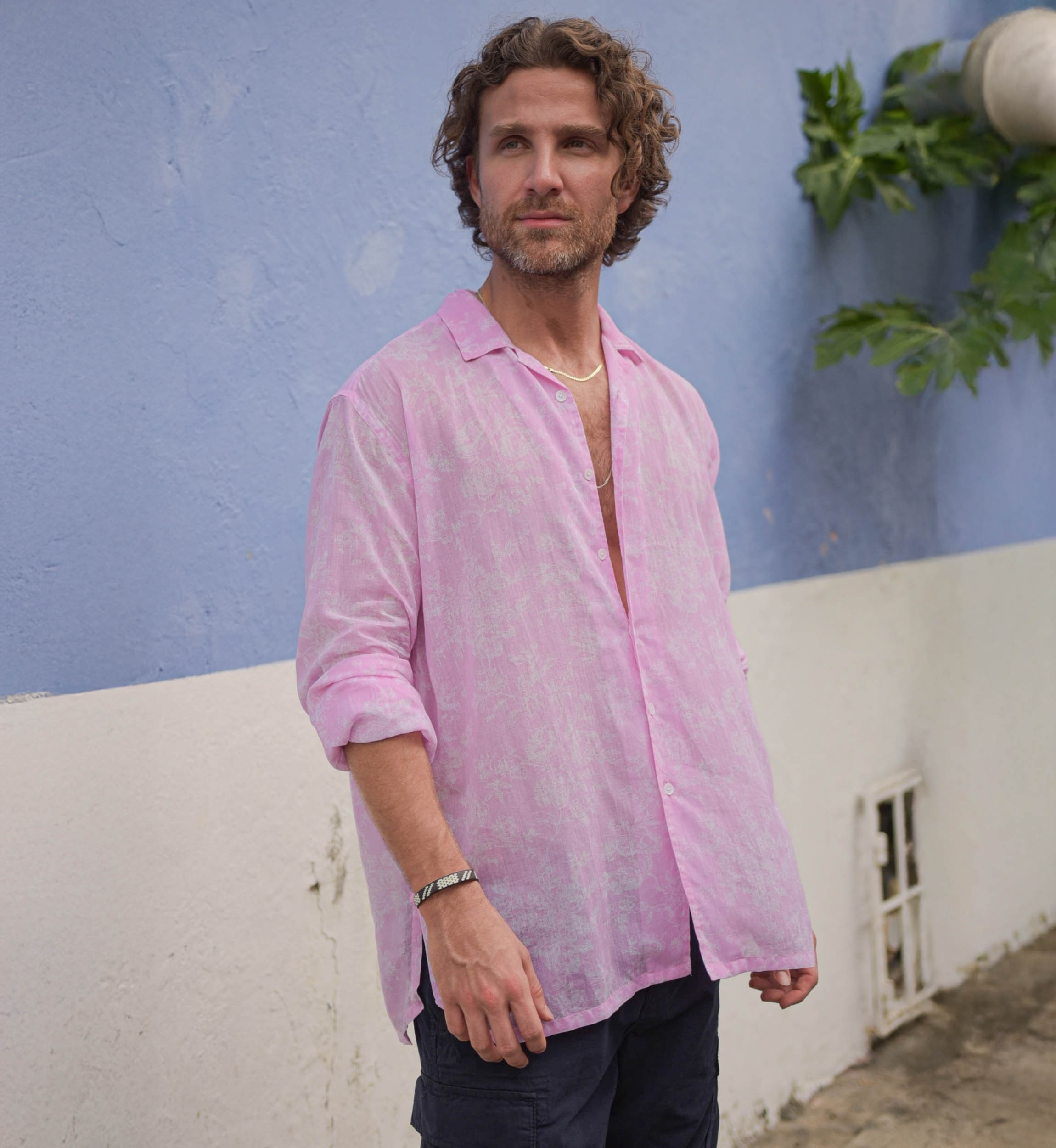 Camisa Salento – rosa – estampa floral branca – mangas longas – tecido leve – coleção Shay – Miss June Paris – 1