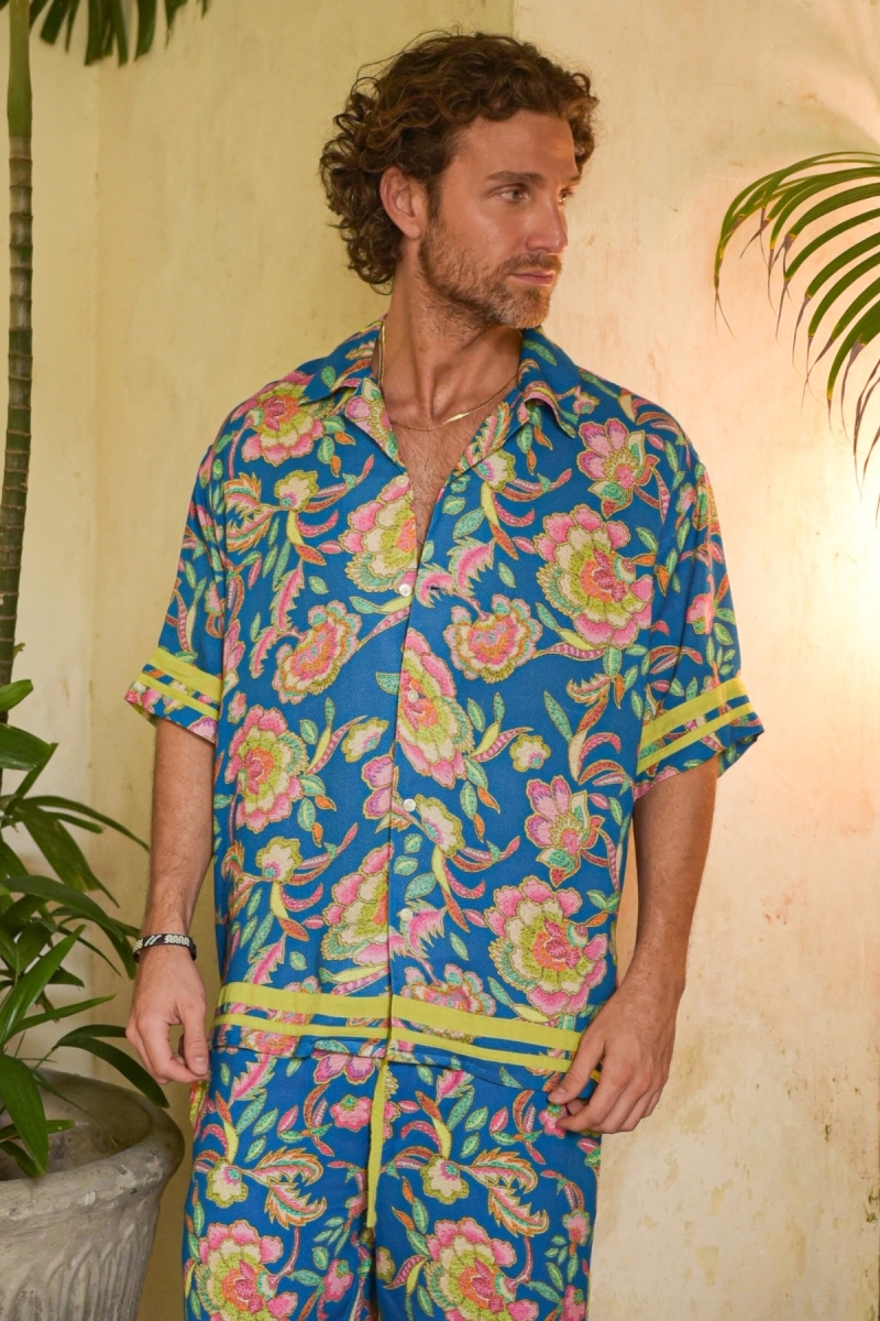 Camisa de Manga Curta Lorica – azul – estampa floral / multicolorida – tecido leve – coleção Shay – Miss June Paris – 1