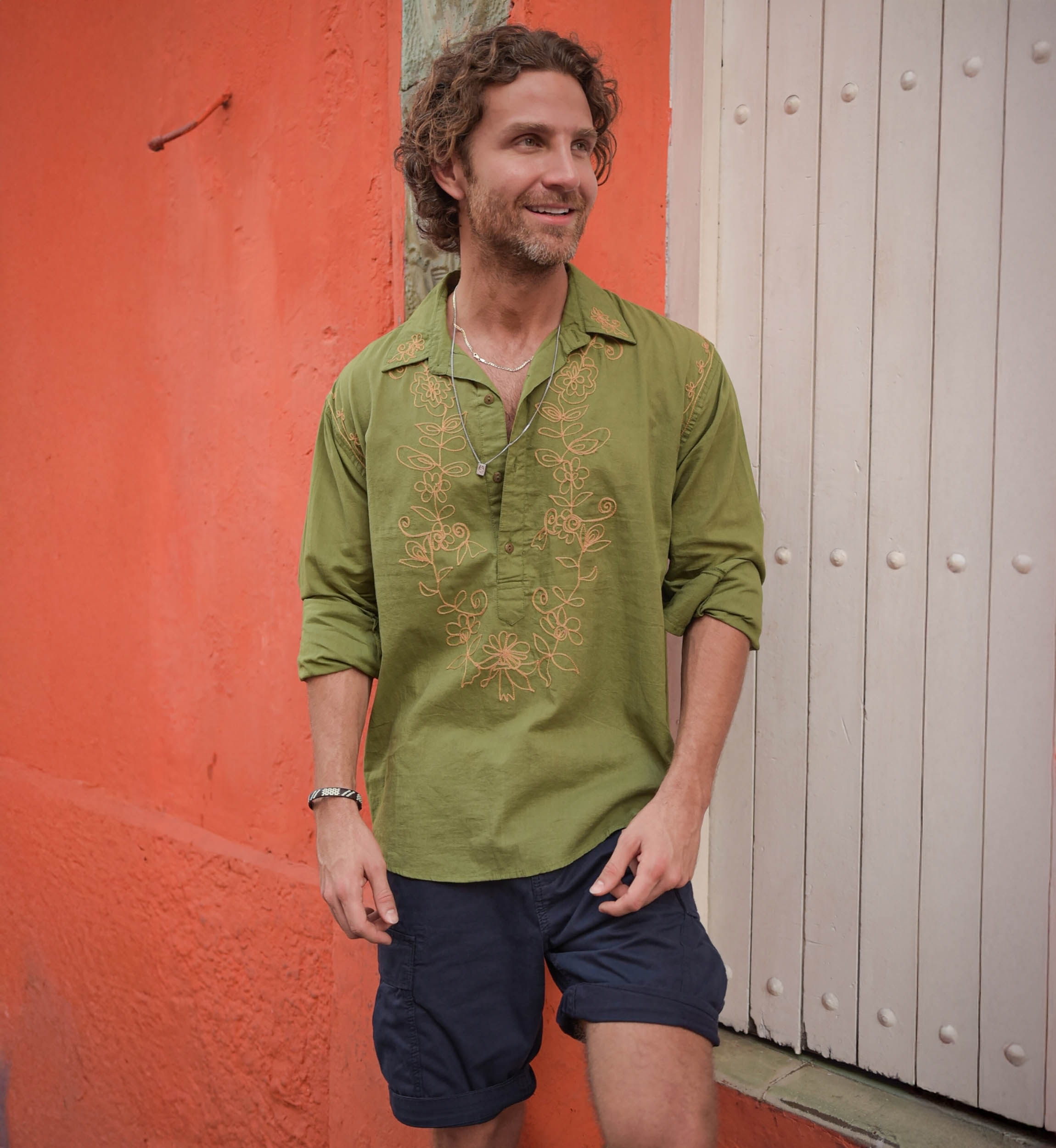 Camisa de Manga Comprida Leyca – caqui com bordados bege – coleção Shay – Miss June Paris – 1