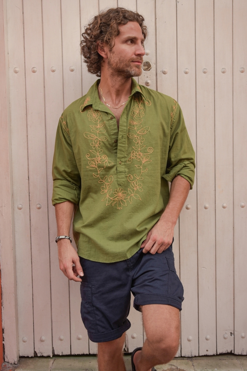 Camisa de Manga Comprida Leyca – caqui com bordados bege – coleção Shay – Miss June Paris – 2