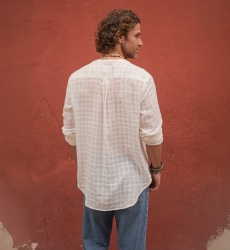 Camisa Cocora – branca – bordados azuis – mangas compridas – tecido fluido – coleção Shay – Miss June Paris – 5