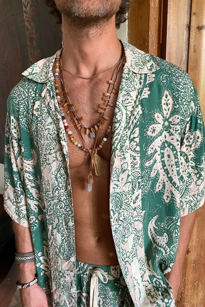 Camisa de Manga Curta San Gil – verde – padrão floral cru – botões discretos – coleção Shay – Miss June Paris – 4