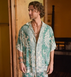 Camisa de Manga Curta San Gil – verde – padrão floral cru – botões discretos – coleção Shay – Miss June Paris – 1