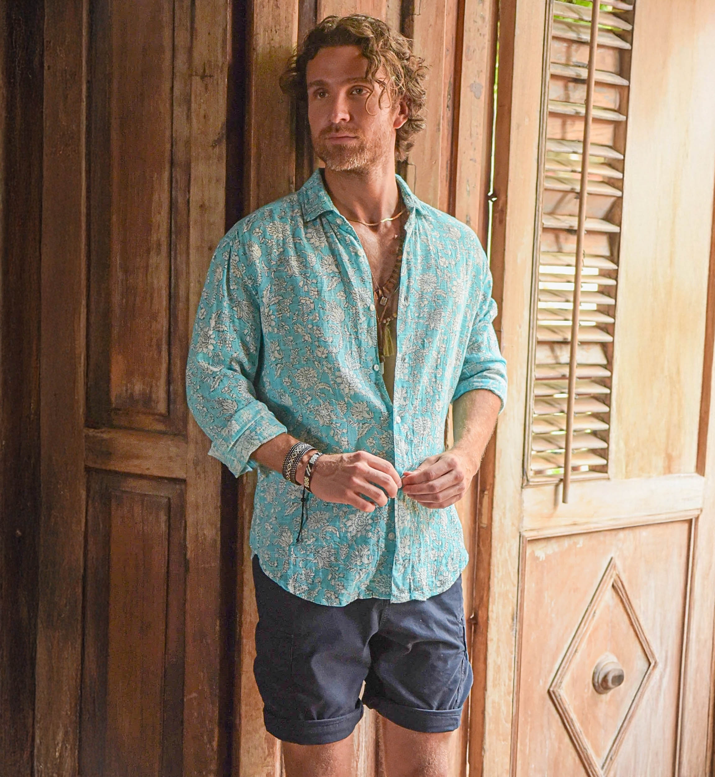 Camisa de Manga Comprida Popayan – turquesa – estampa floral branca – leve – coleção Shay – Miss June Paris – 1