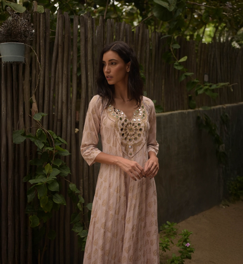 Long Dress Andrea: pink - decorated chest - golden details - mid-length sleeves - Miss June Paris - 4