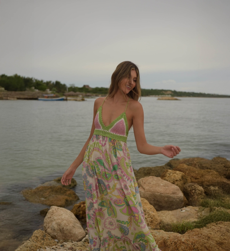 Vestido Longo Hortensia: multicolorido - padrão floral - parte superior em crochê - alças finas - Miss June Paris - 5