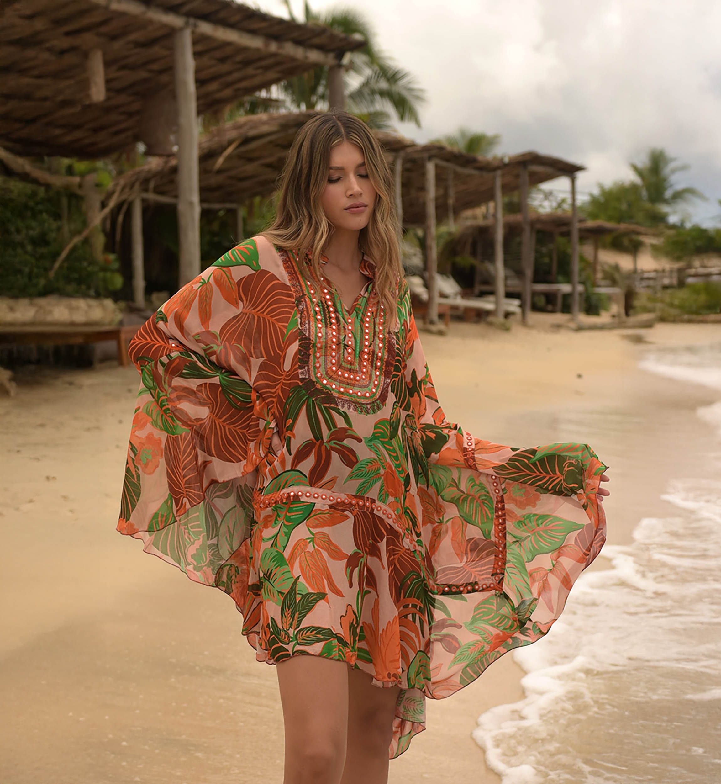 Kaftan Corto Aleida: naranja/multicolor - estampado tropical - pecho luminoso - Miss June Paris - 3