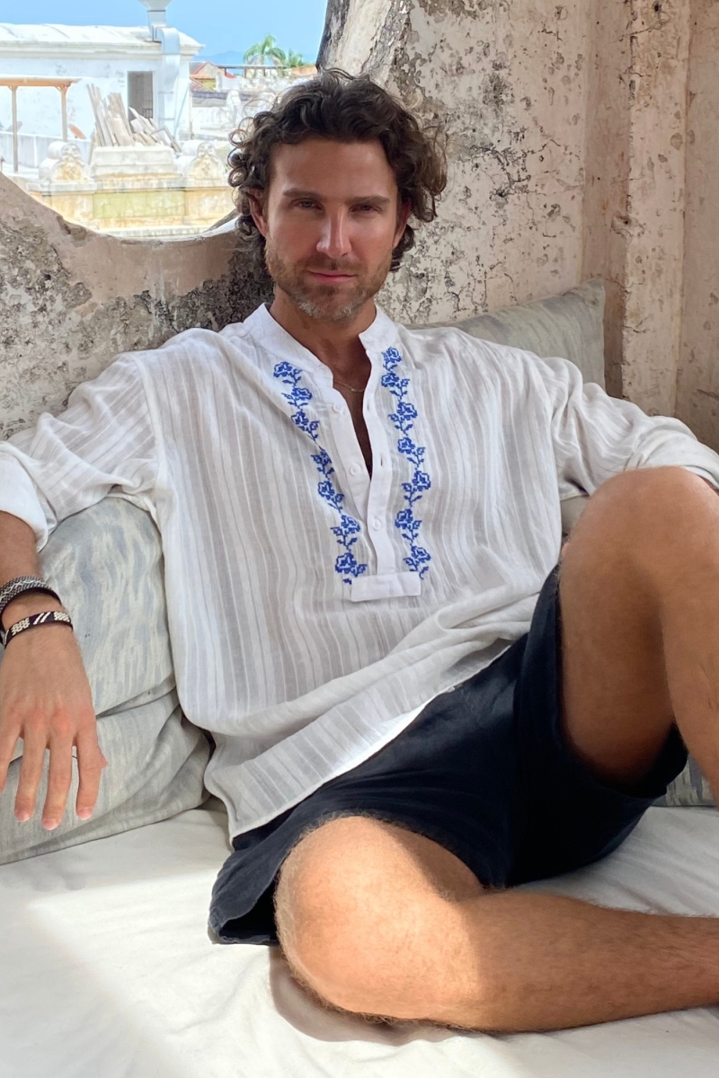 Camisa Jerico – versão branca com bordados azuis – mangas longas – coleção Shay – Miss June Paris – 1