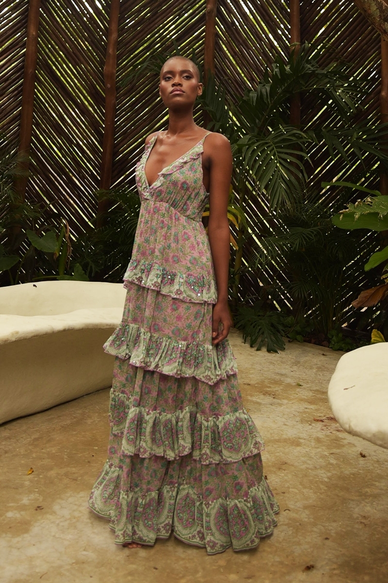 Vestido largo Pamela - rosa pastel - estampado verde y morado - escote en V - detalles brillantes - Miss June Paris - 3