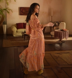 Vestido longo Martina - pêssego - estampa floral - mangas bufantes - cinto - ombros descobertos - Miss June Paris - 4