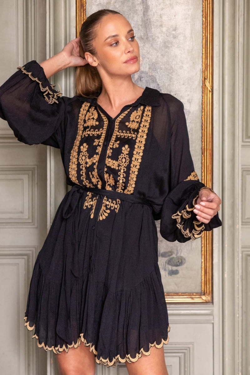 Vestido curto Eleonora - preto - bordado dourado - mangas longas - Miss June Paris - 1