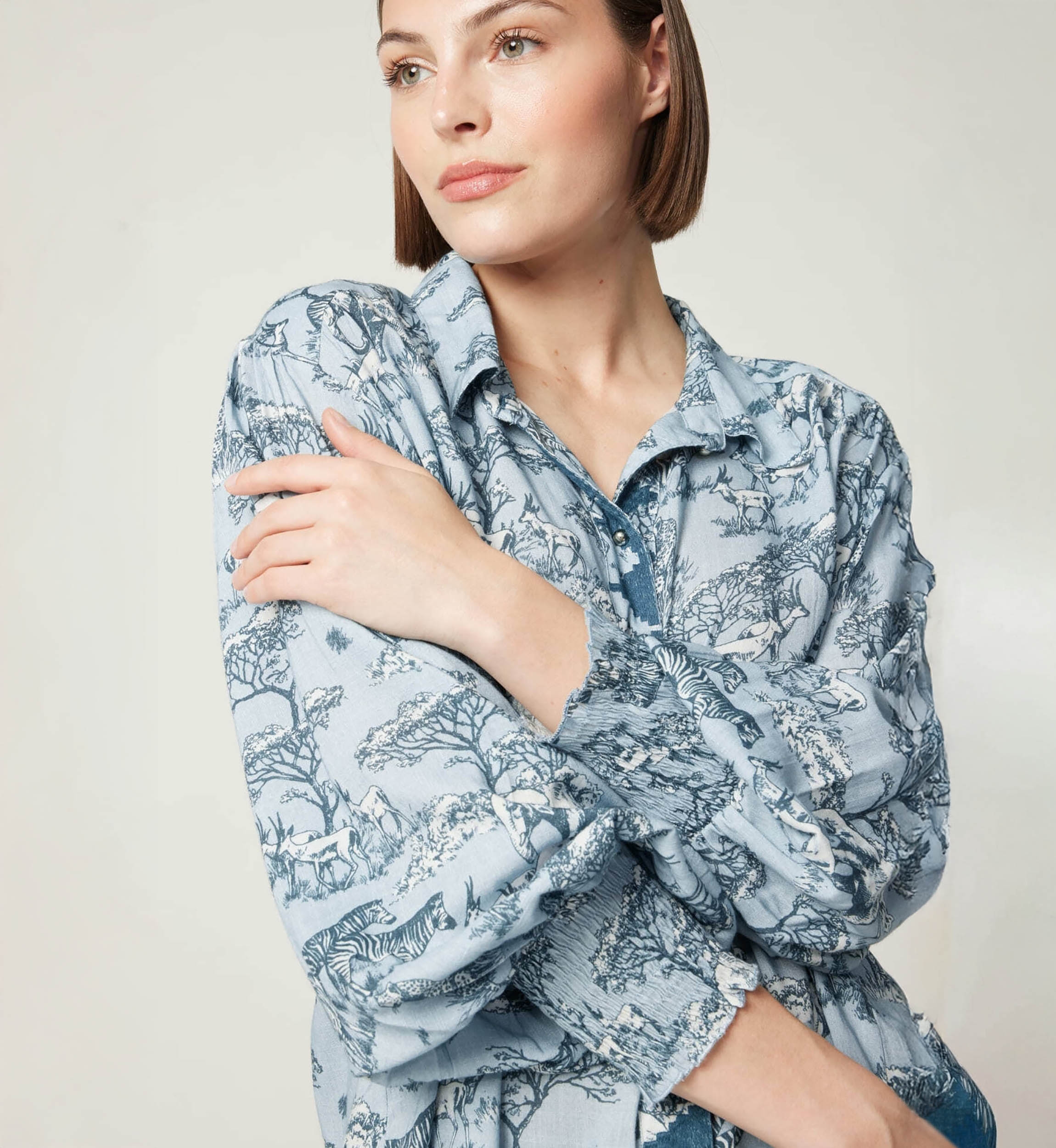 Camisa feminina  Maé  estampa savannah - Miss June Paris - 1