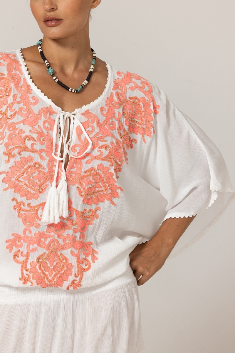 Vestido Corto Natalya: blanco - pecho decorado con perlas en forma de tubo - rosa/neón - mini vestido - Miss June Paris - 5